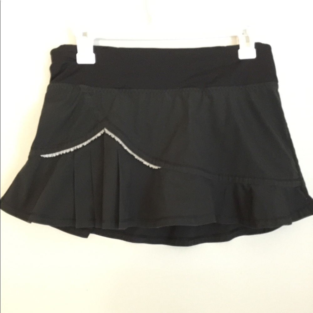 CUTE LULULEMON GOLF/TENNIS SKIRT GREAT CONDITION!!